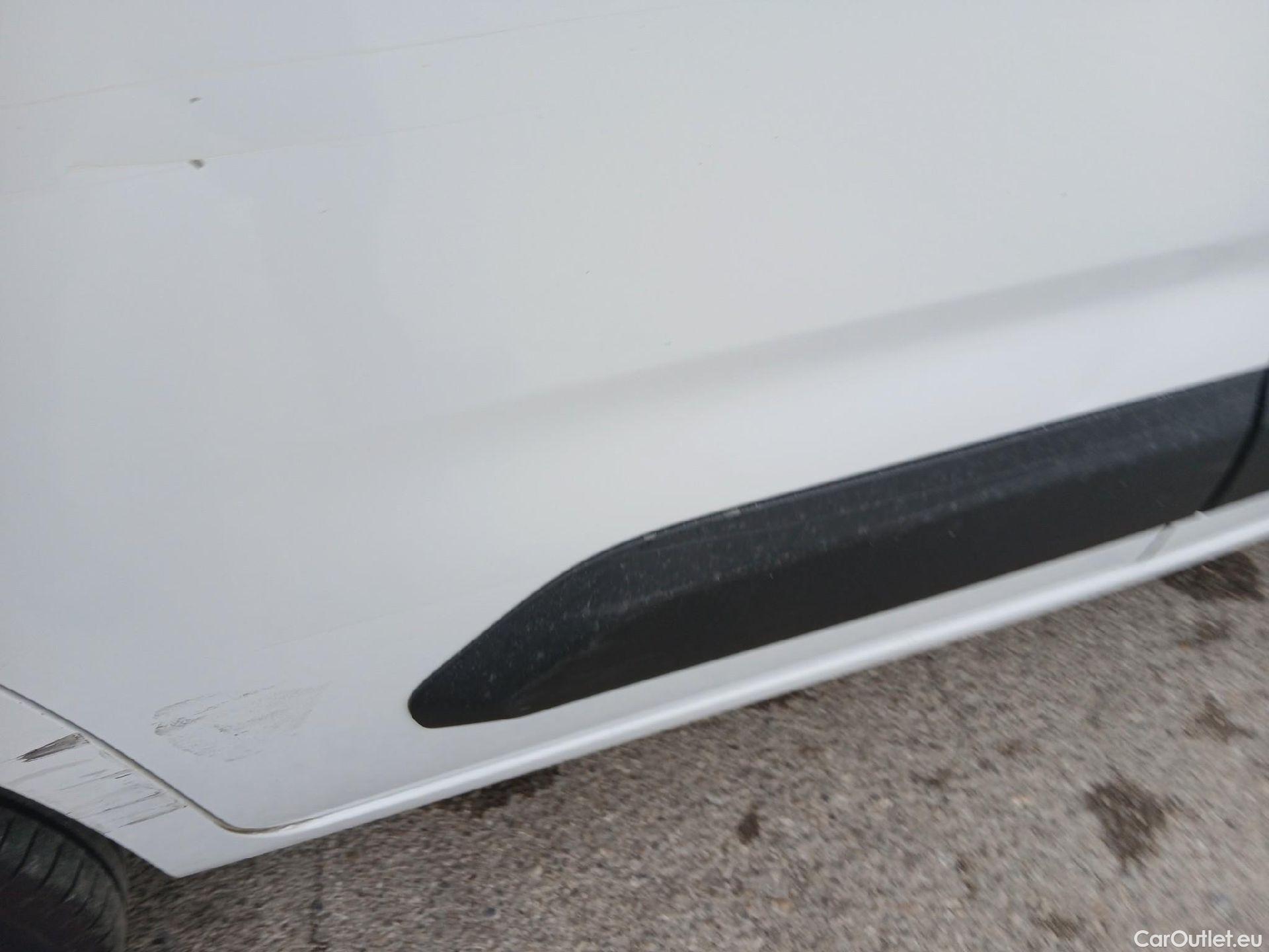  Land Rover  Discovery FIAT Doblò / 2022 / 5P / combi Combi (N1) BlueHDi 1.5 L 100CV (AC)  #40