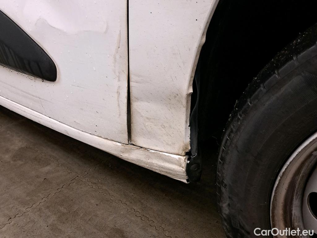  Citroen  Berlingo CITROEN  / 2018 / 4P / combi Talla M BlueHDi 100 LIVE (AC) #58