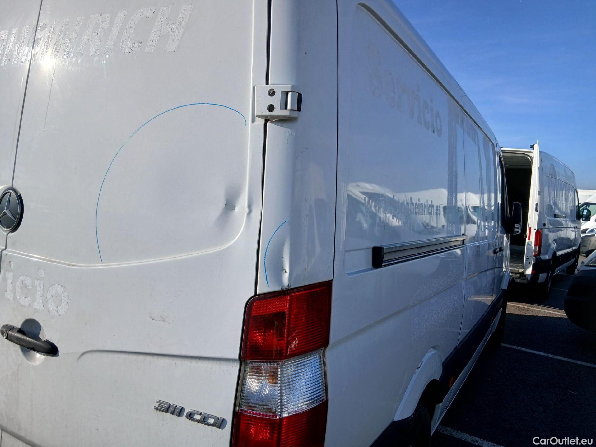  Mercedes  Sprinter MERCEDES-BENZ  / 2013 / 4P / furgón 311 CDI MEDIO 3.5T T. ALTO #33