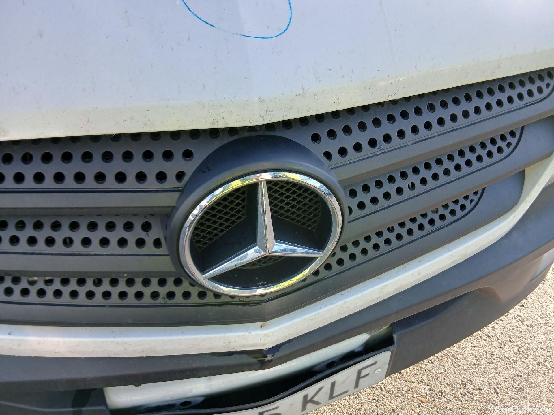  Mercedes  Sprinter MERCEDES-BENZ  / 2013 / 4P / furgón 311 CDI MEDIO 3.5T T. ALTO #17