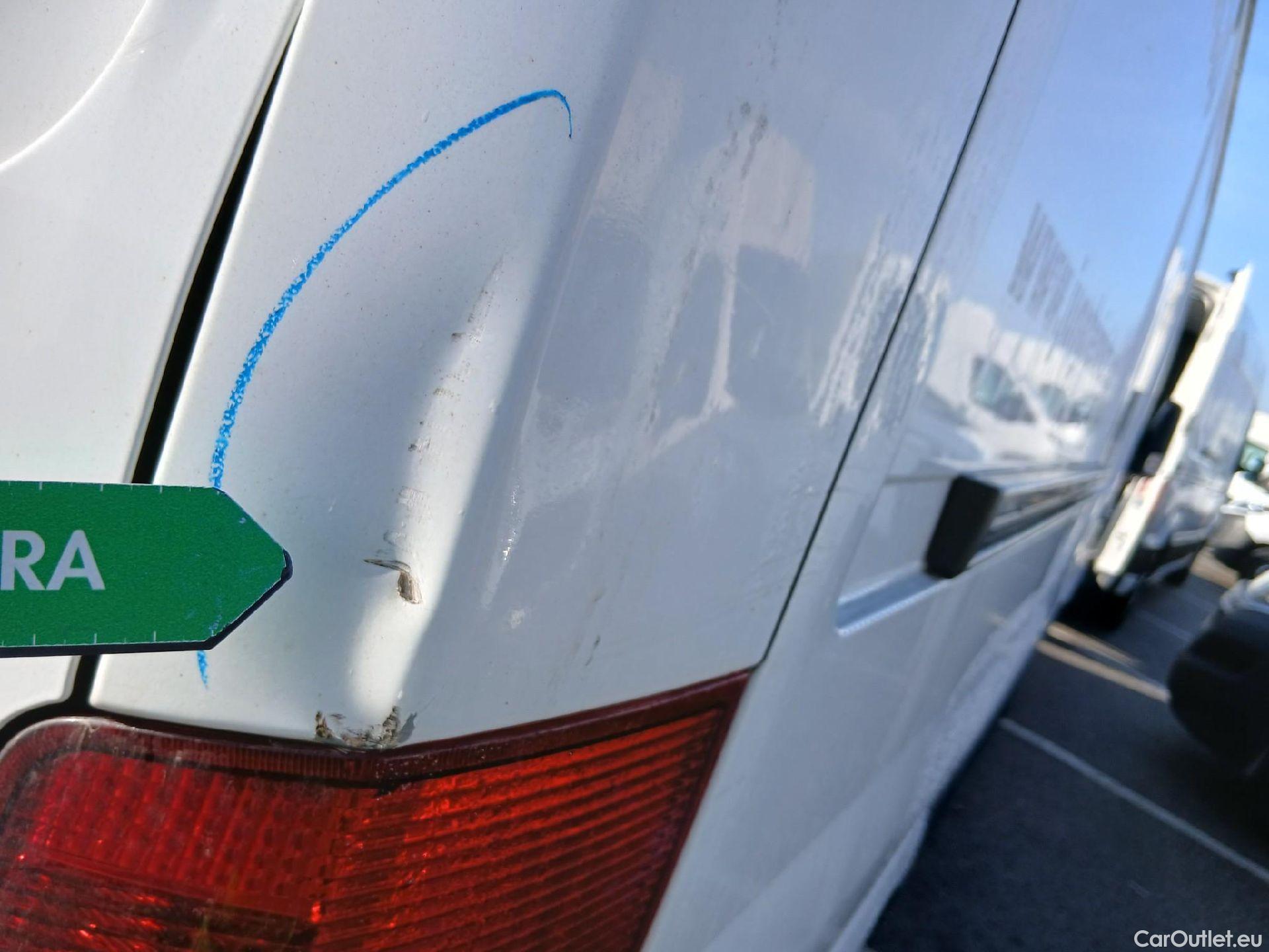  Mercedes  Sprinter MERCEDES-BENZ  / 2013 / 4P / furgón 311 CDI MEDIO 3.5T T. ALTO #32