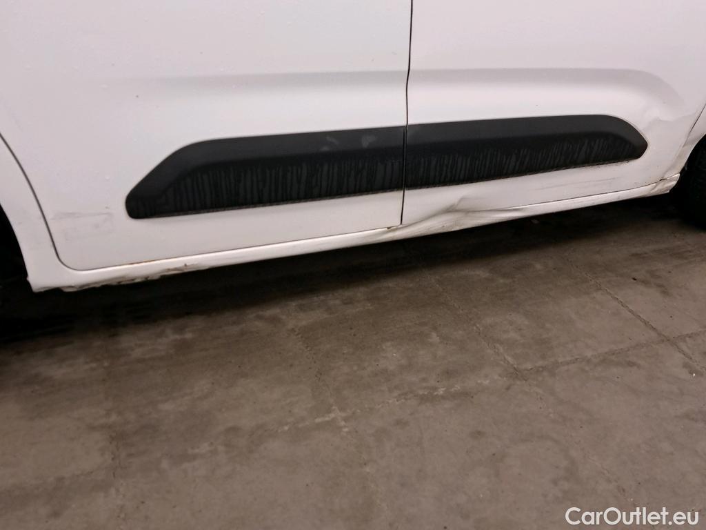  Citroen  Berlingo CITROEN  / 2018 / 4P / combi Talla M BlueHDi 100 LIVE (AC) #44