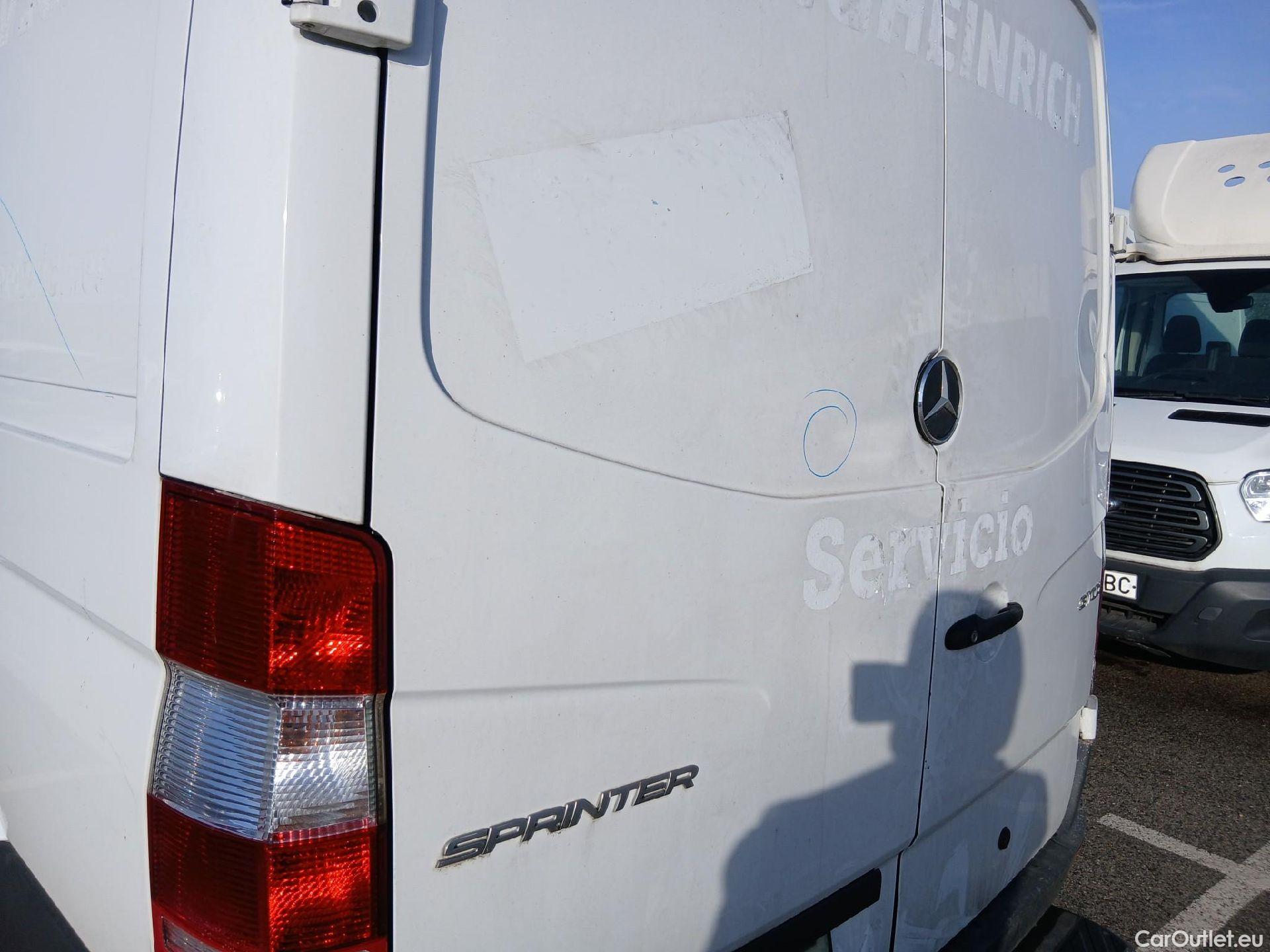  Mercedes  Sprinter MERCEDES-BENZ  / 2013 / 4P / furgón 311 CDI MEDIO 3.5T T. ALTO #27