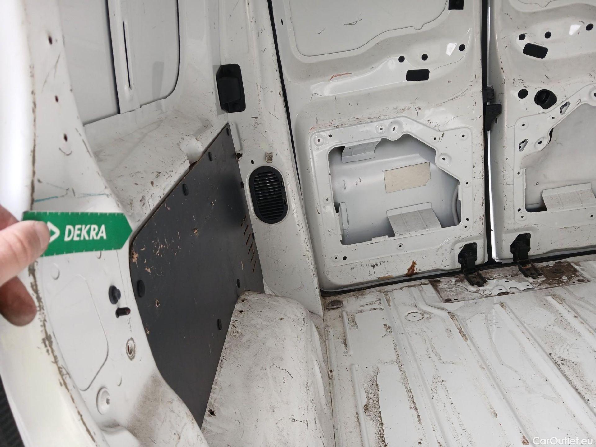  Citroen  Jumpy CITROEN  / 2016 / 4P / furgón Talla M BlueHDi 85KW (115CV) 6v Confort #42