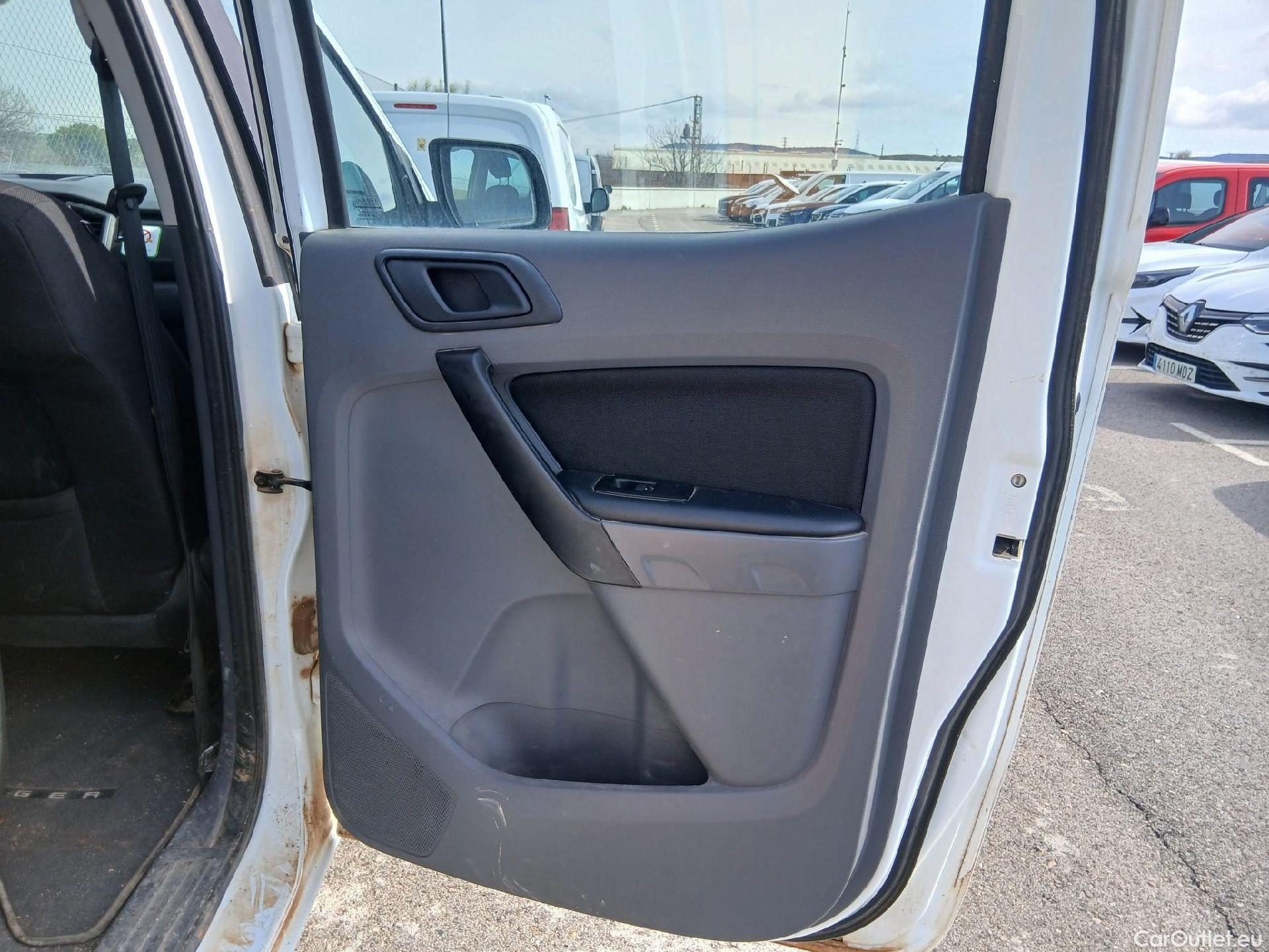  Ford  Ranger FORD  VU 4p 6G pickup 2.2 TDCi 118kW 4x4 Doble Cab. XL S/S #53