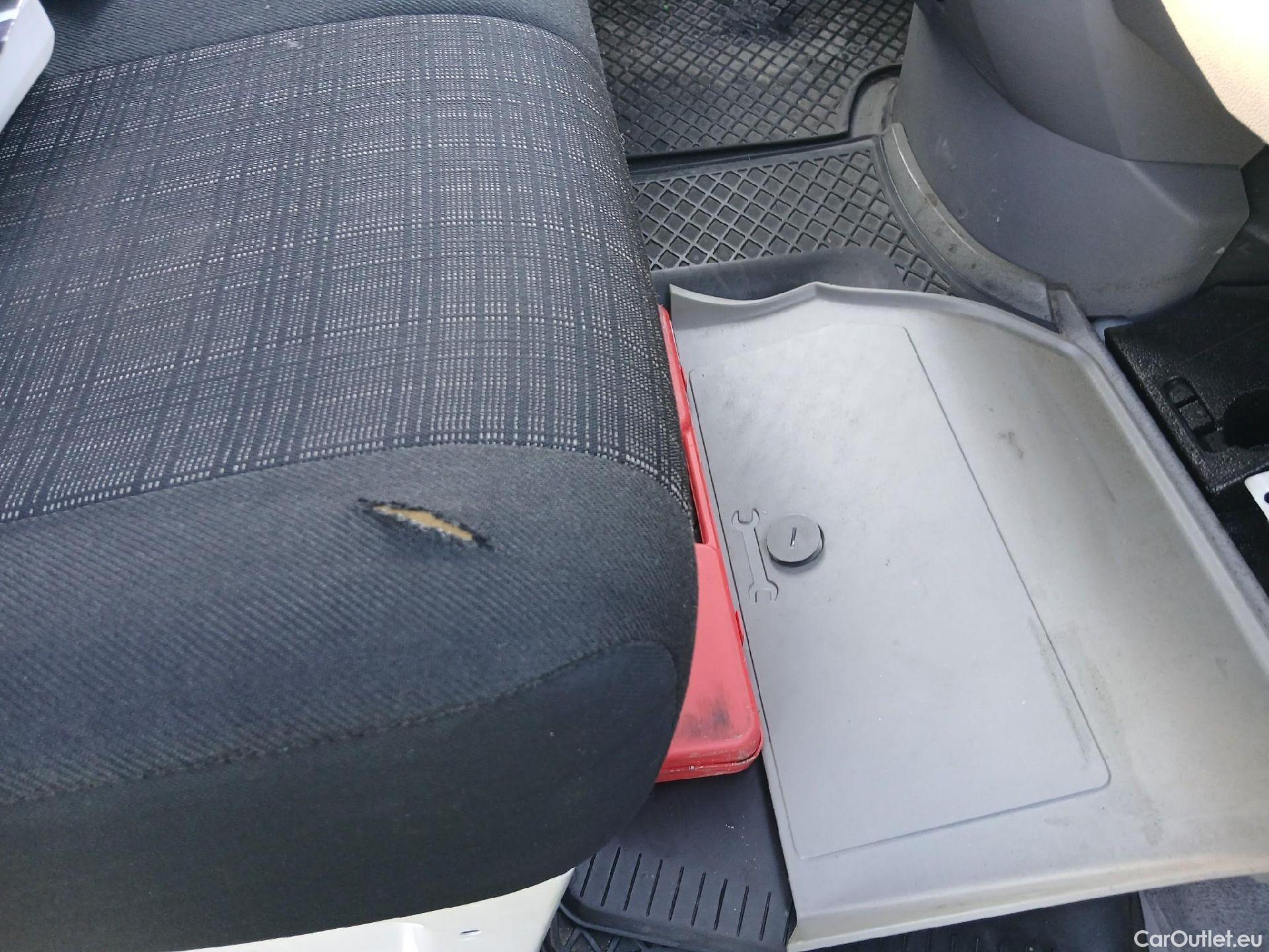  Mercedes  Sprinter MERCEDES-BENZ  / 2013 / 4P / furgón 311 CDI MEDIO 3.5T T. ALTO #37