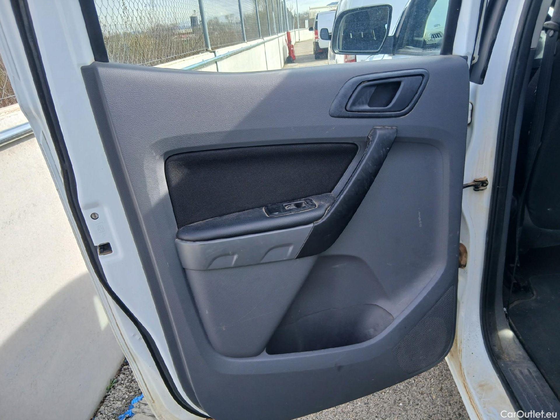  Ford  Ranger FORD  VU 4p 6G pickup 2.2 TDCi 118kW 4x4 Doble Cab. XL S/S #27