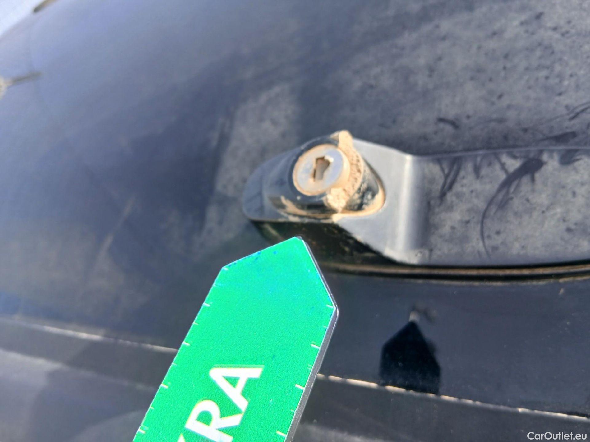  Ford  Ranger FORD  VU 4p 6G pickup 2.2 TDCi 118kW 4x4 Doble Cab. XL S/S #45