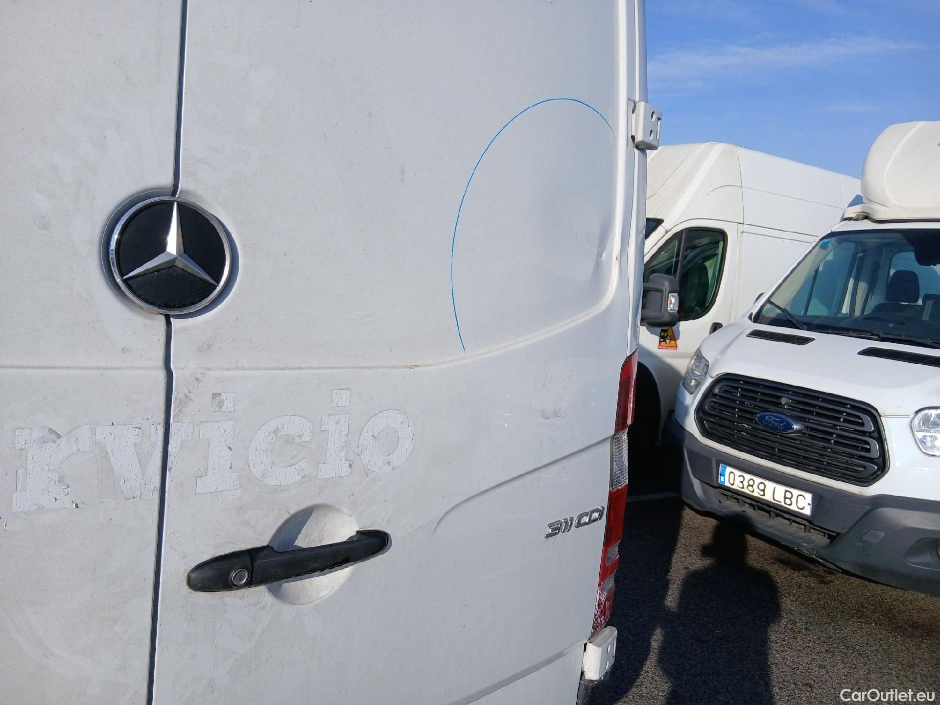  Mercedes  Sprinter MERCEDES-BENZ  / 2013 / 4P / furgón 311 CDI MEDIO 3.5T T. ALTO #31