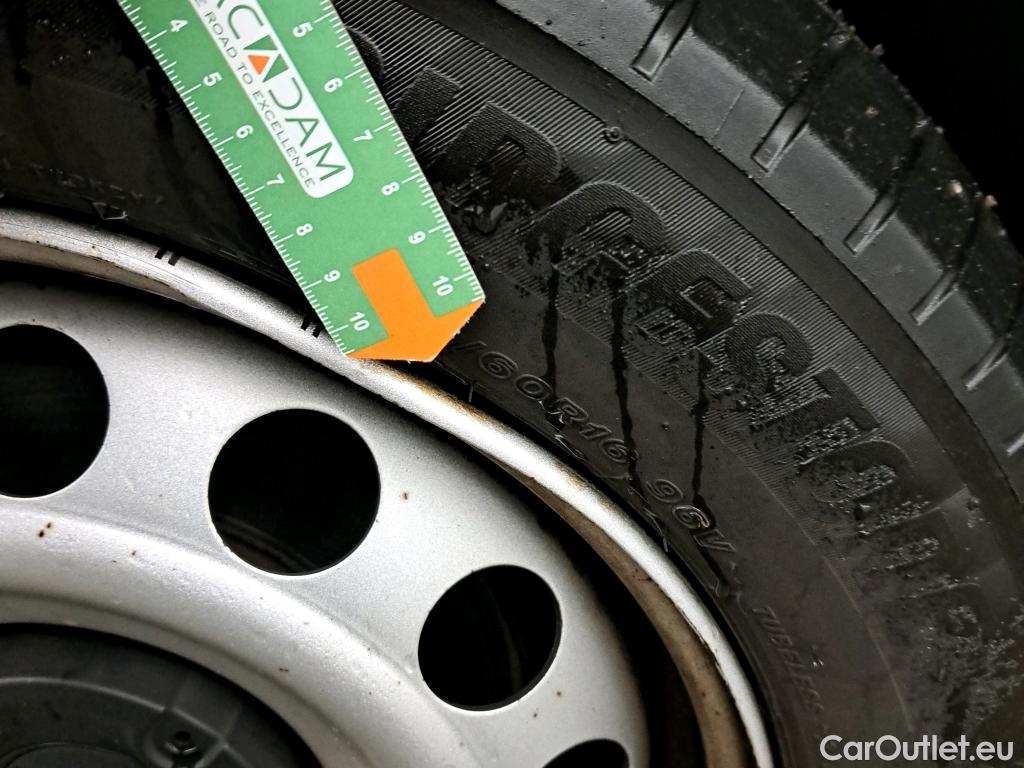  Citroen  Berlingo CITROEN  / 2018 / 4P / combi Talla M BlueHDi 100 LIVE (AC) #67