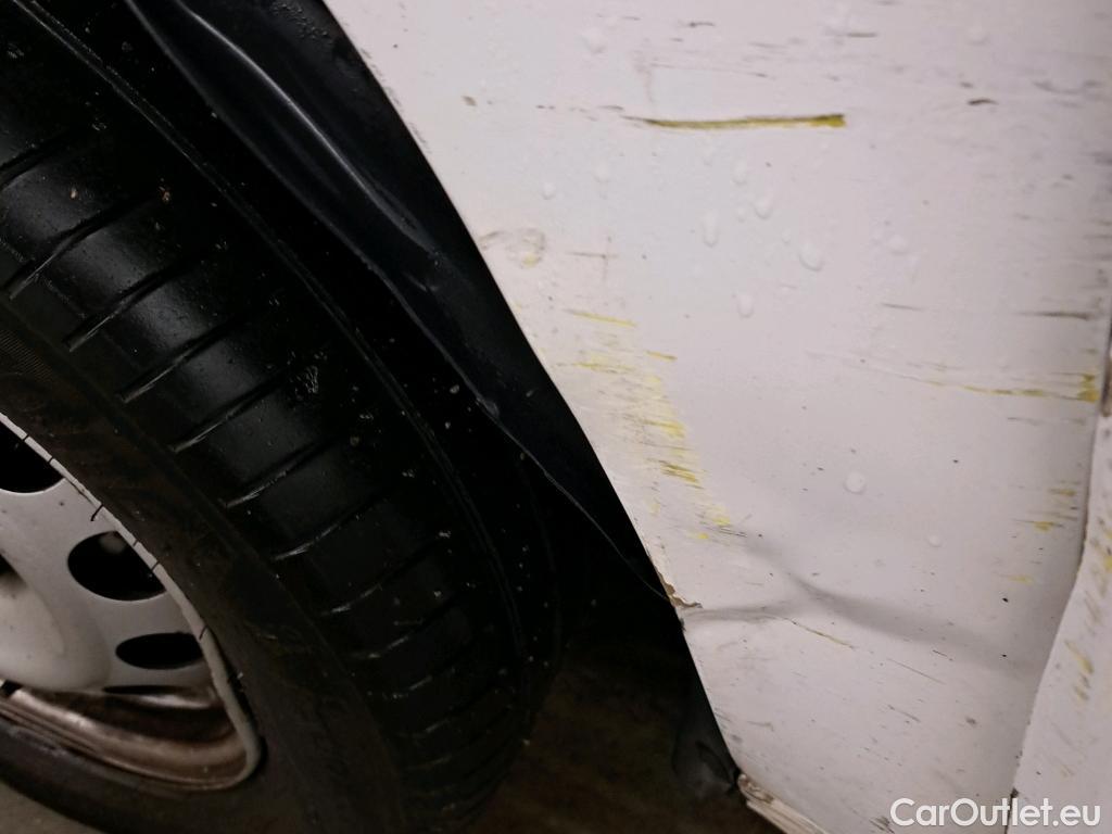  Citroen  Berlingo CITROEN  / 2018 / 4P / combi Talla M BlueHDi 100 LIVE (AC) #19