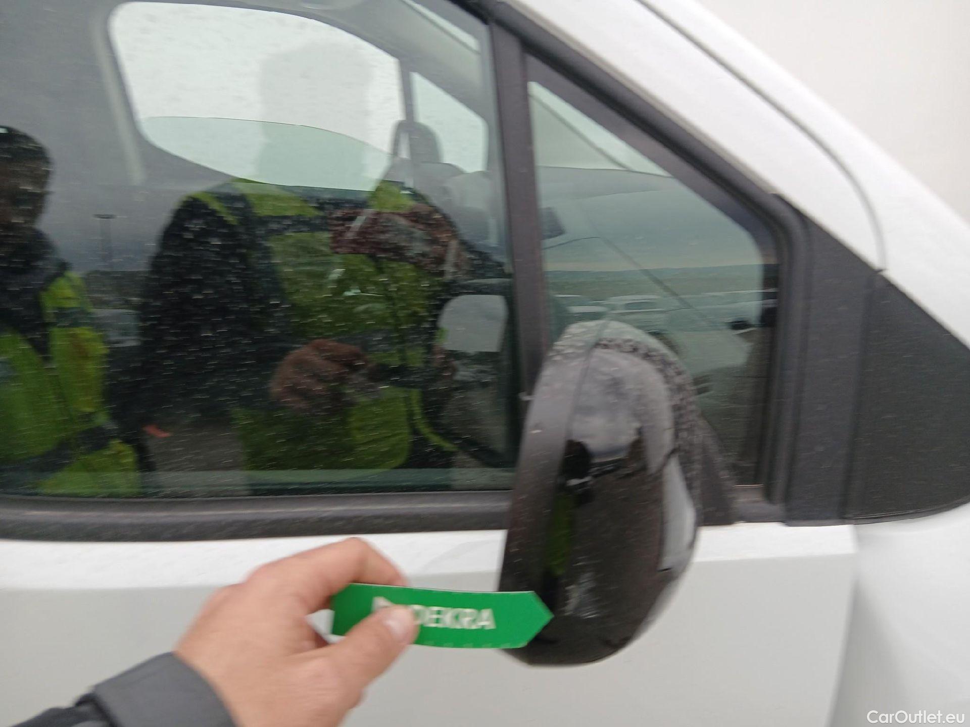  Land Rover  Discovery FIAT Doblò / 2022 / 5P / combi Combi (N1) BlueHDi 1.5 L 100CV (AC)  #43