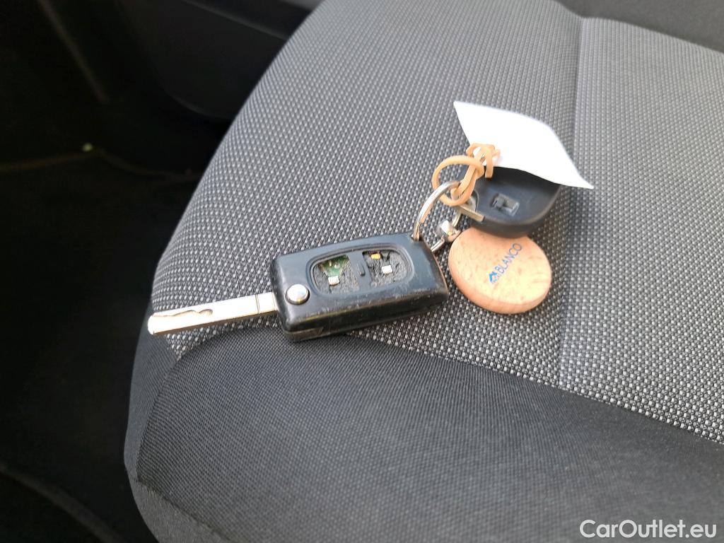  Peugeot  Partner PEUGEOT  / 2015 / 4P / combi TEPEE Access BlueHDi 1.6 HDi 73KW (100) #8