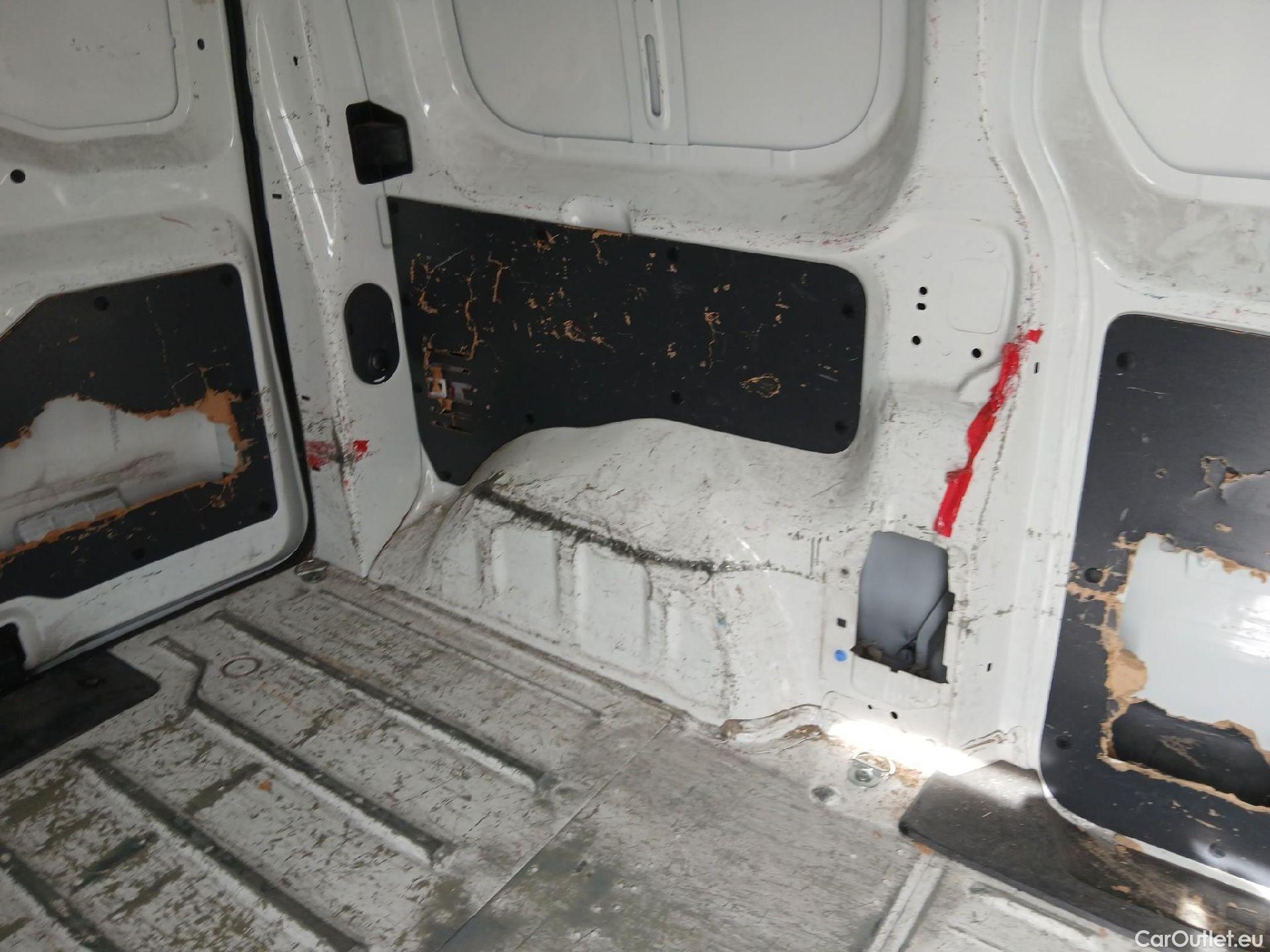  Peugeot  Expert PEUGEOT  / 2016 / 4P / furgón Furgón Premium 1.5 BlueHDi 100 Standard (AC) #41