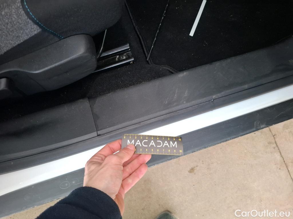  Citroen  C4 Cactus  Shine Business 1.2 PureTech 130CV BVA6 E6d #25