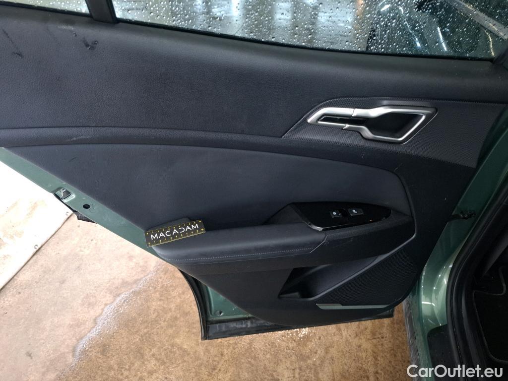  KIA  Sportage KIA  / 2021 / 5P / SUV 1.6 T-GDI 265 PHEV AUTO 4WD DESIGN #29