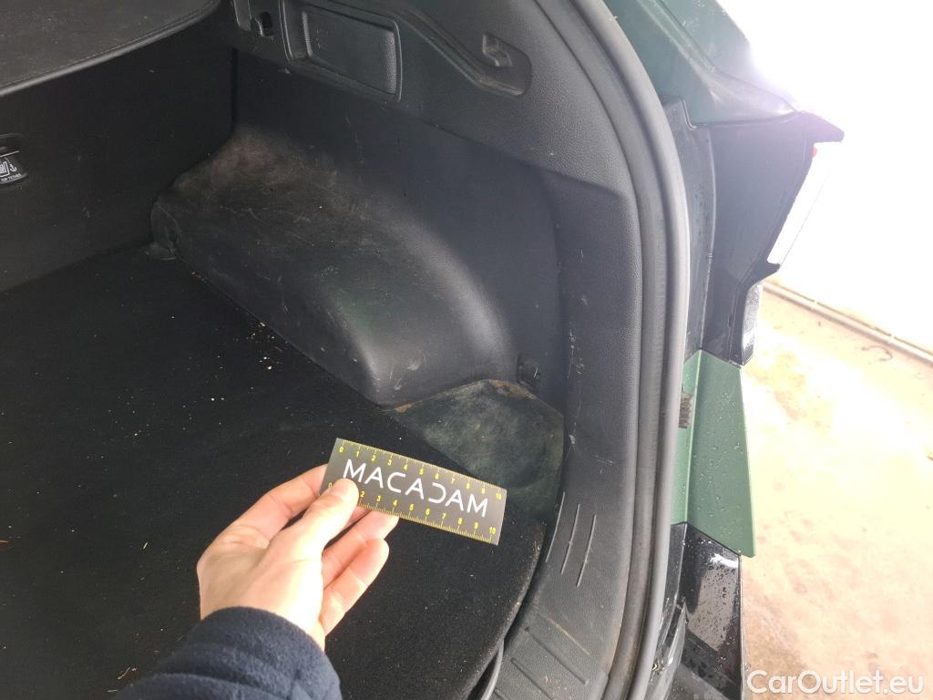  KIA  Sportage KIA  / 2021 / 5P / SUV 1.6 T-GDI 265 PHEV AUTO 4WD DESIGN #9