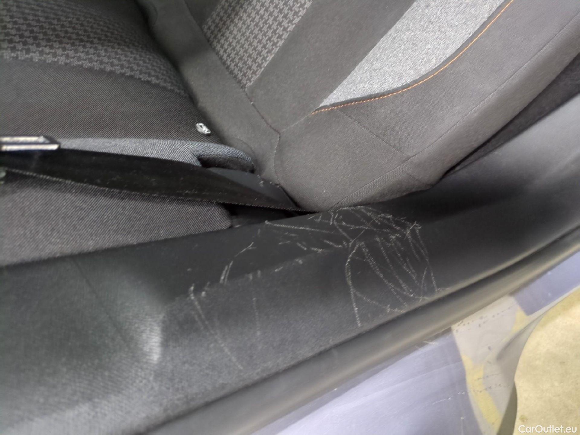  Peugeot  3008  Active Business 1.5 HDi 130CV BVA8 E6d #32