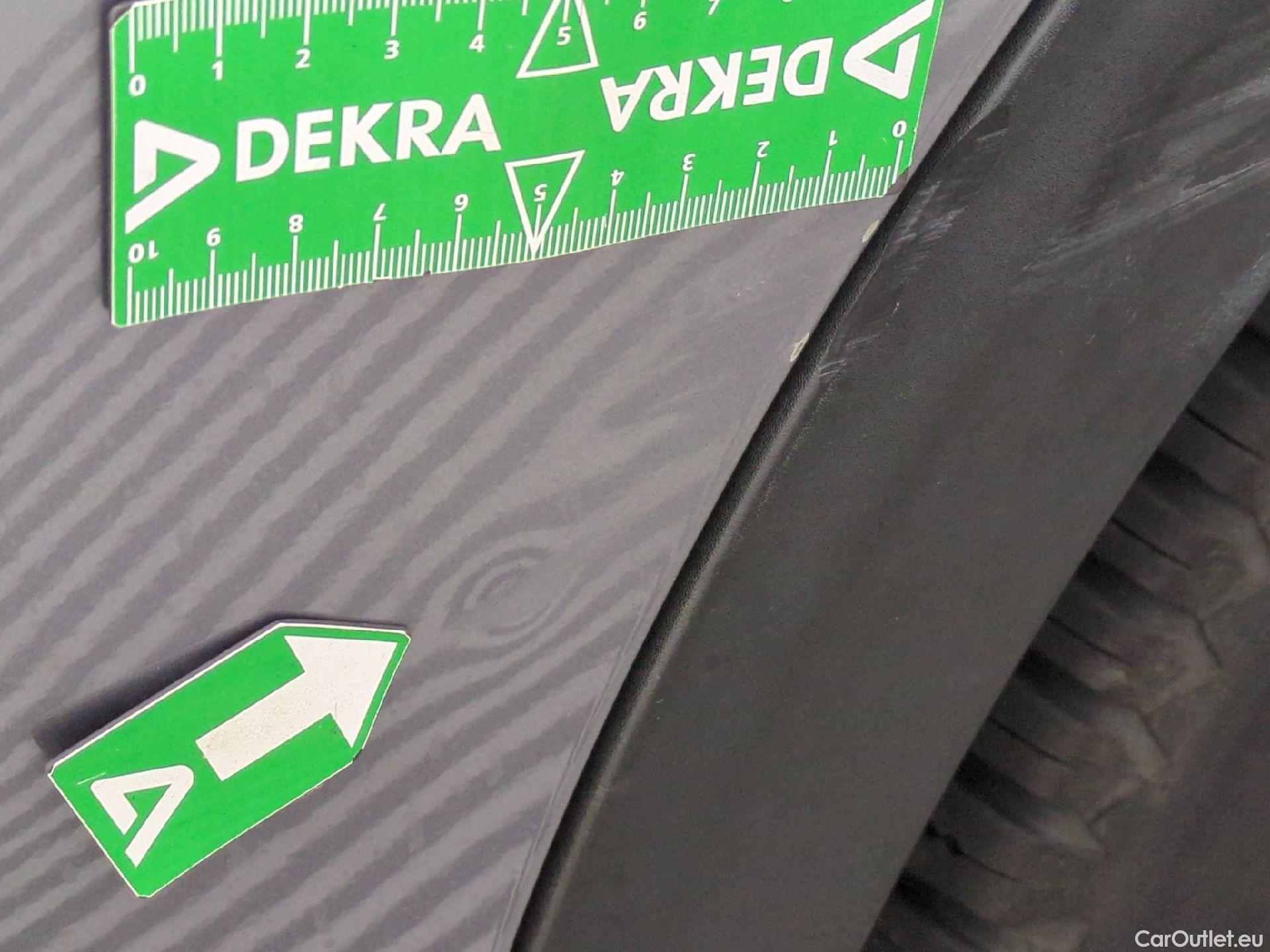  Peugeot  5008 PEUGEOT  / 2020 / 5P / SUV BlueHDi 130 S&S EAT8 Allure #24