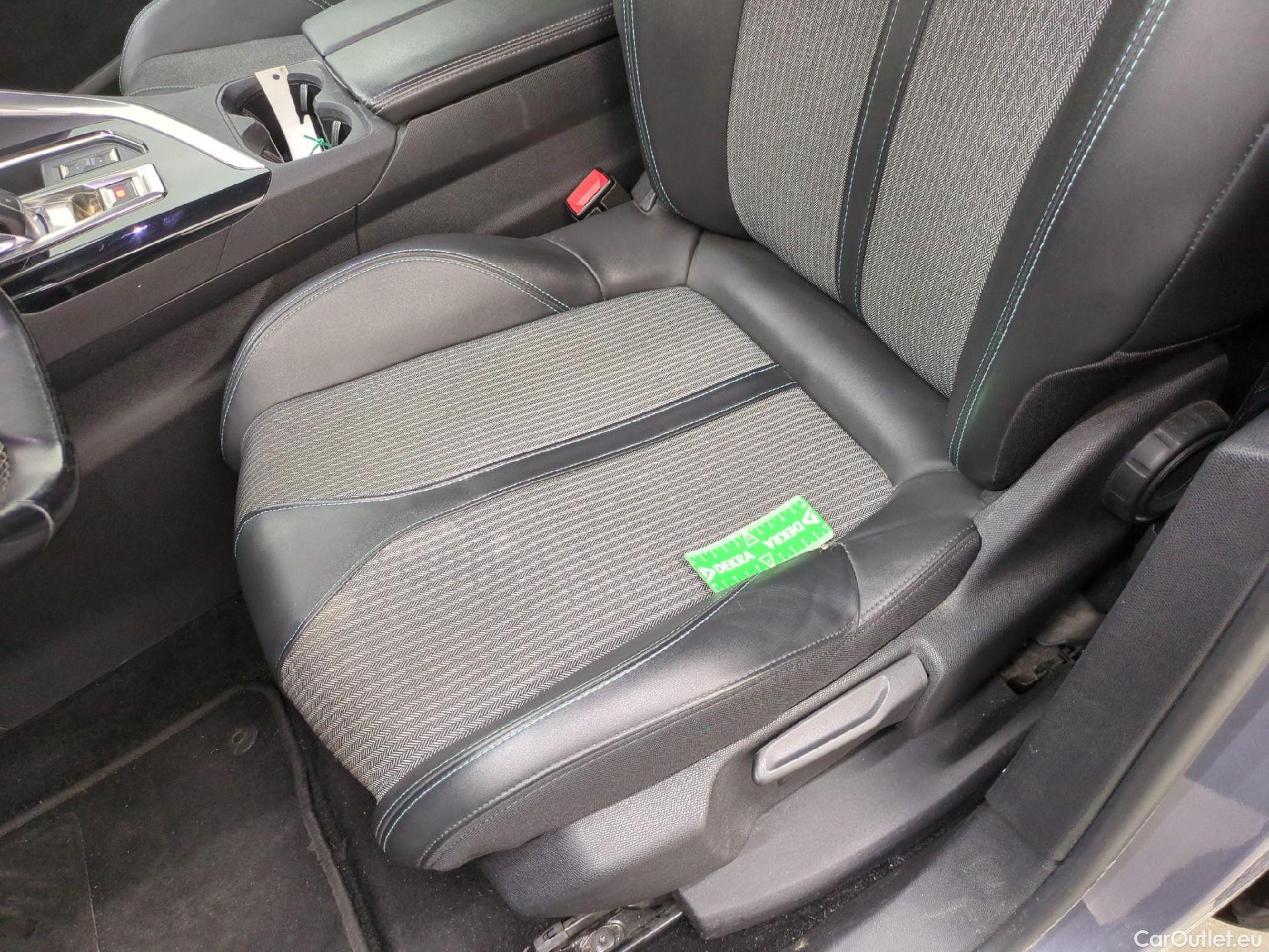  Peugeot  5008 PEUGEOT  / 2020 / 5P / SUV BlueHDi 130 S&S EAT8 Allure #2