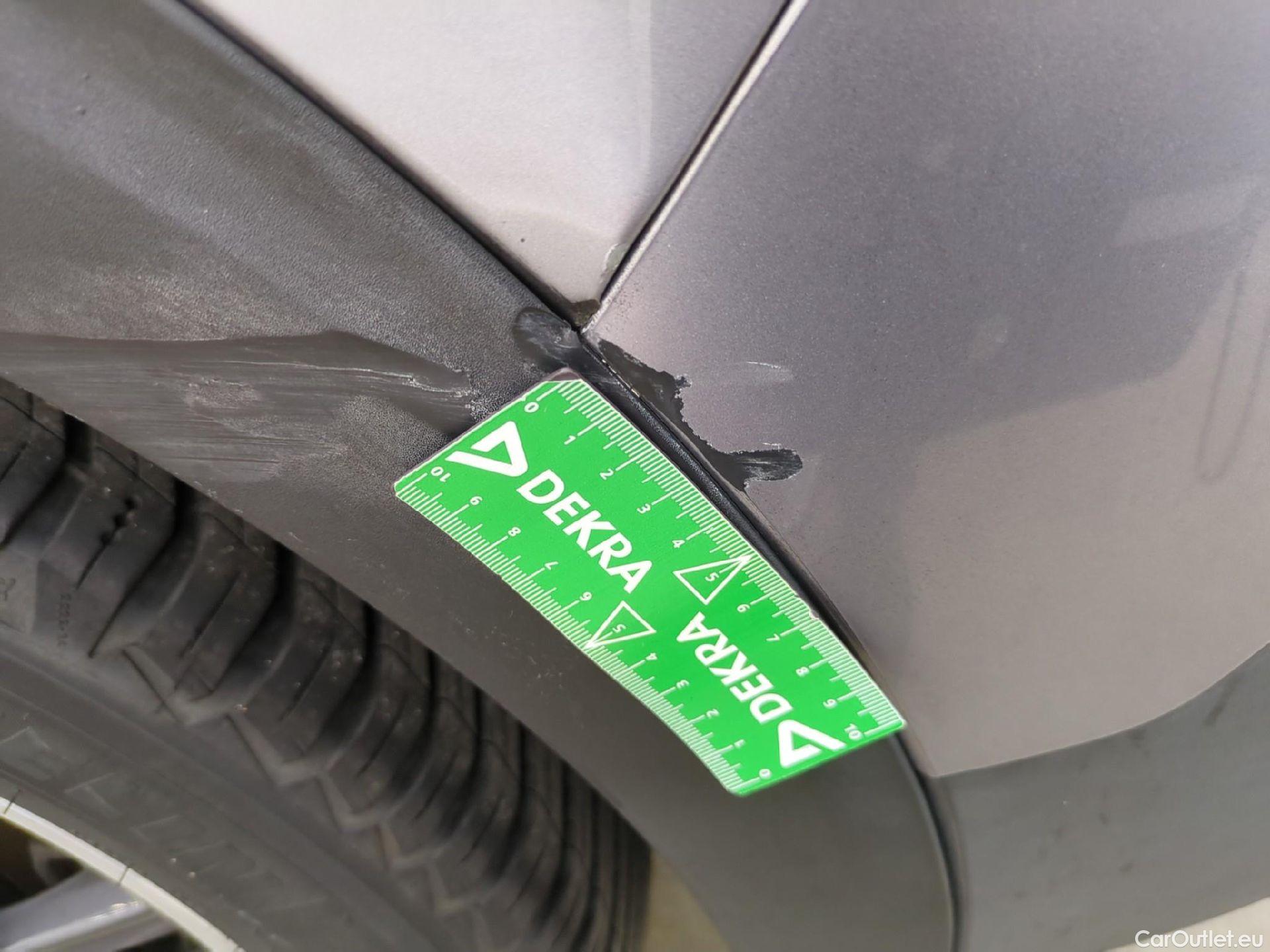  Peugeot  5008 PEUGEOT  / 2020 / 5P / SUV BlueHDi 130 S&S EAT8 Allure #31