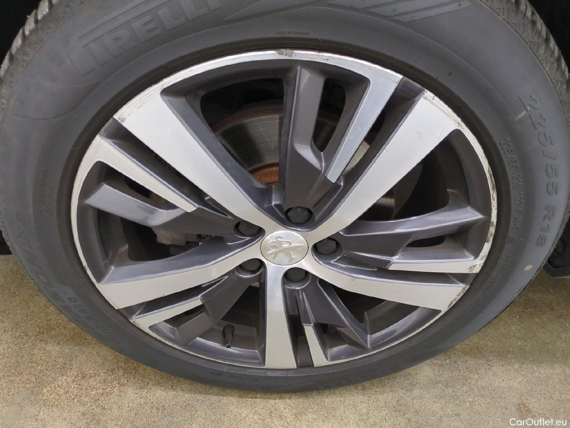  Peugeot  5008 PEUGEOT  / 2020 / 5P / SUV BlueHDi 130 S&S EAT8 Allure #9