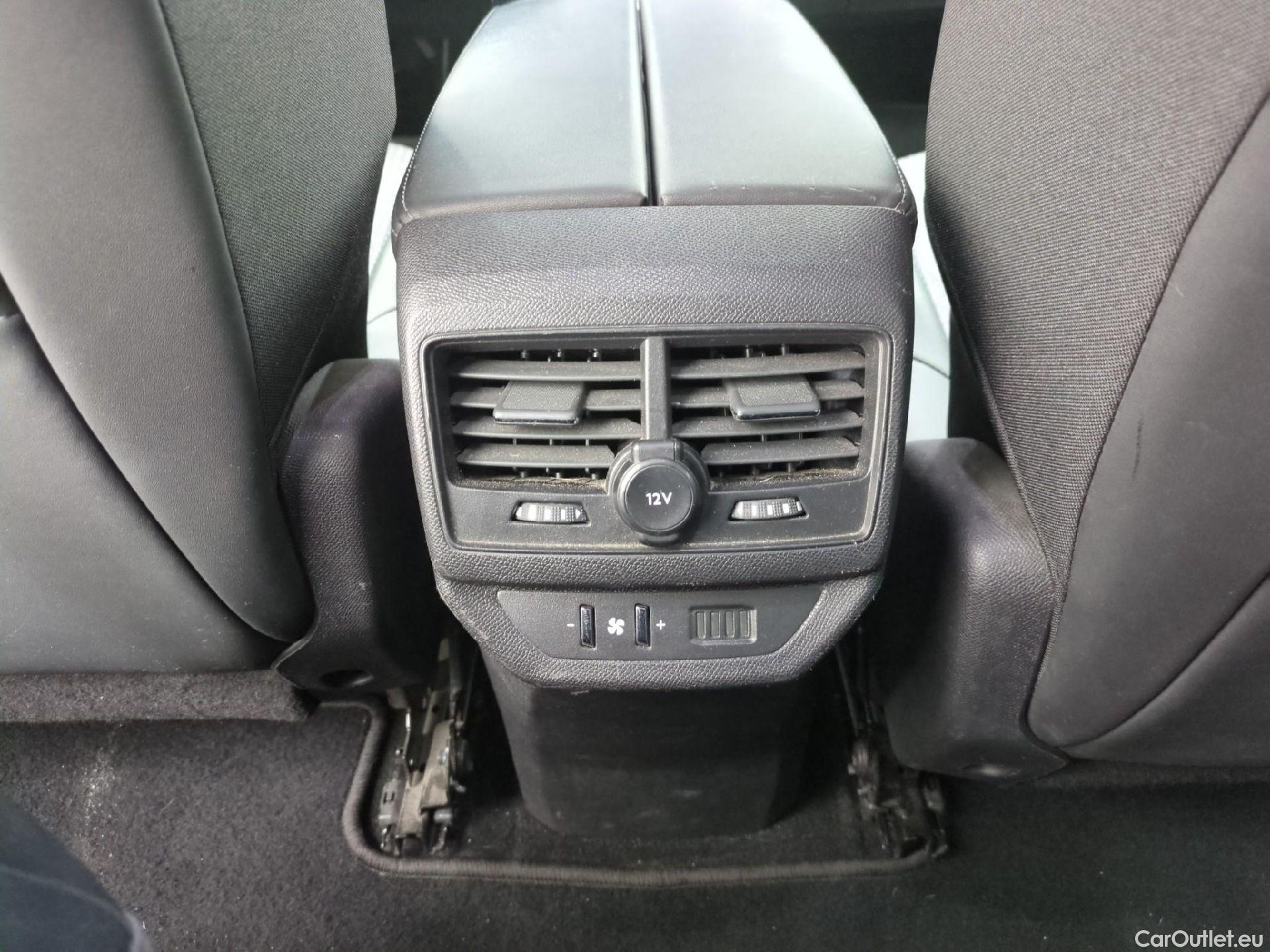  Peugeot  5008 PEUGEOT  / 2020 / 5P / SUV BlueHDi 130 S&S EAT8 Allure #3