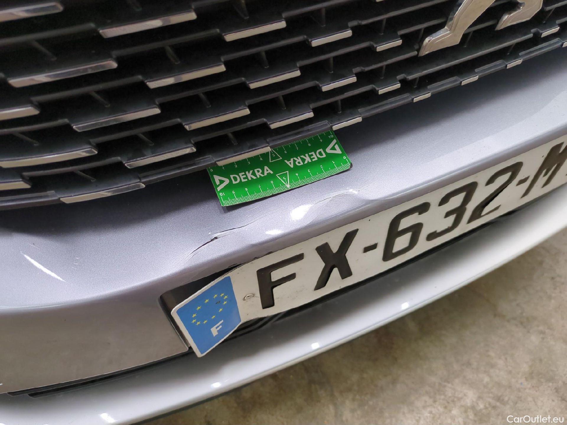  Peugeot  5008 PEUGEOT  / 2020 / 5P / SUV BlueHDi 130 S&S EAT8 Allure #17