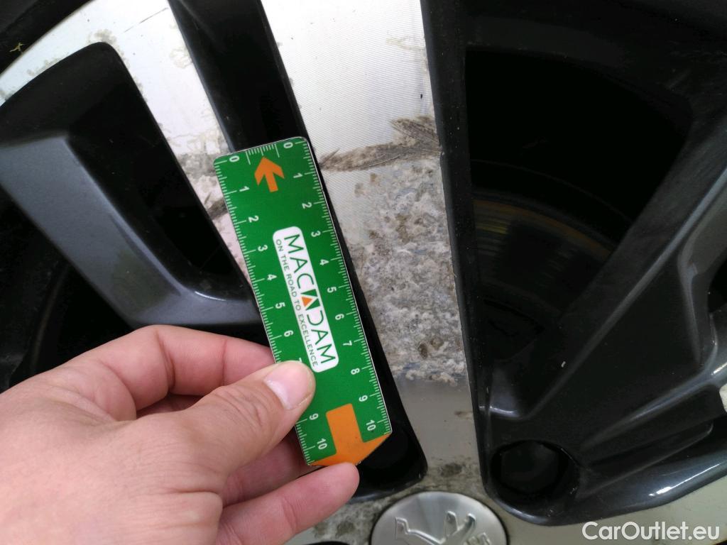  Peugeot  5008  Allure Pack 1.5 HDi 130CV BVM6 7 Sieges E6d #21