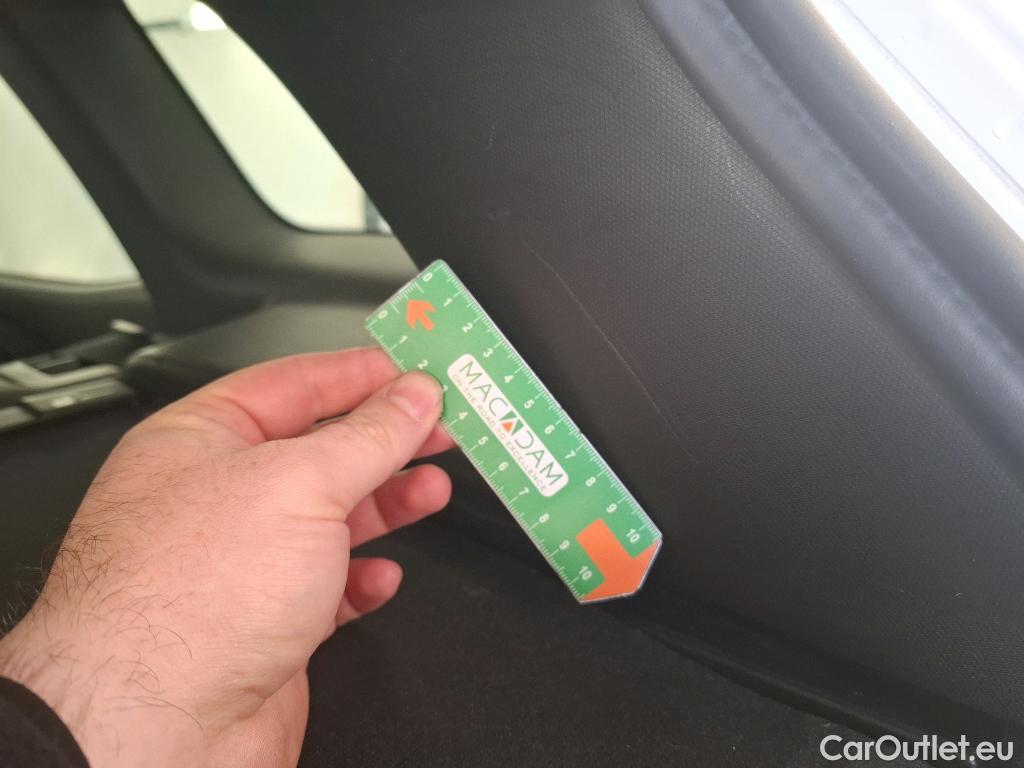  Renault  Kadjar RENAULT  / 2018 / 5P / Crossover Intens TCe 140 EDC FAP(SL) #4