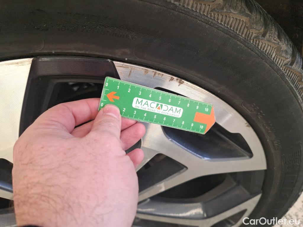  Renault  Kadjar RENAULT  / 2018 / 5P / Crossover Intens TCe 140 EDC FAP(SL) #17