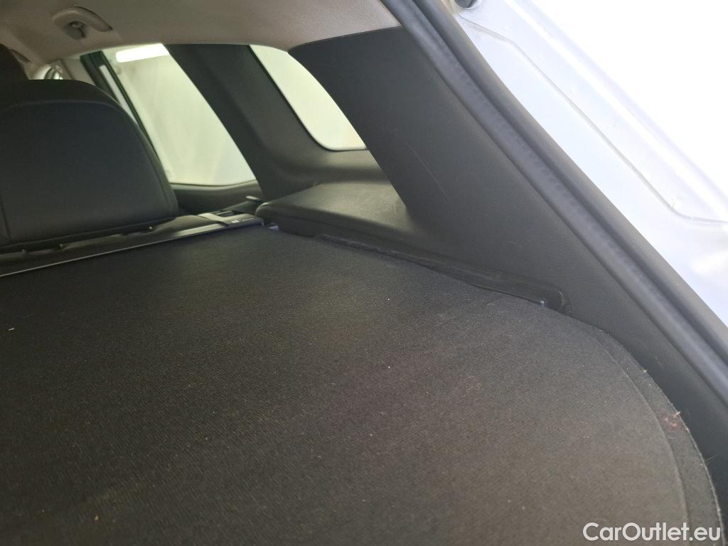  Renault  Kadjar RENAULT  / 2018 / 5P / Crossover Intens TCe 140 EDC FAP(SL) #3