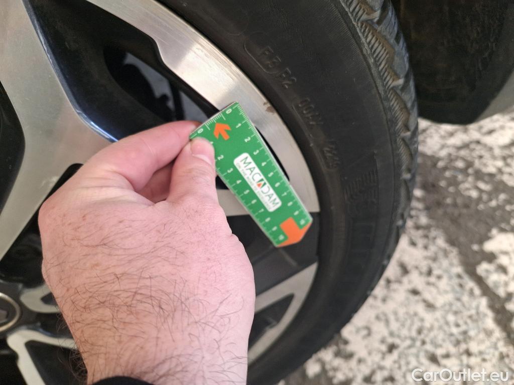  Renault  Kadjar RENAULT  / 2018 / 5P / Crossover Intens TCe 140 EDC FAP(SL) #18