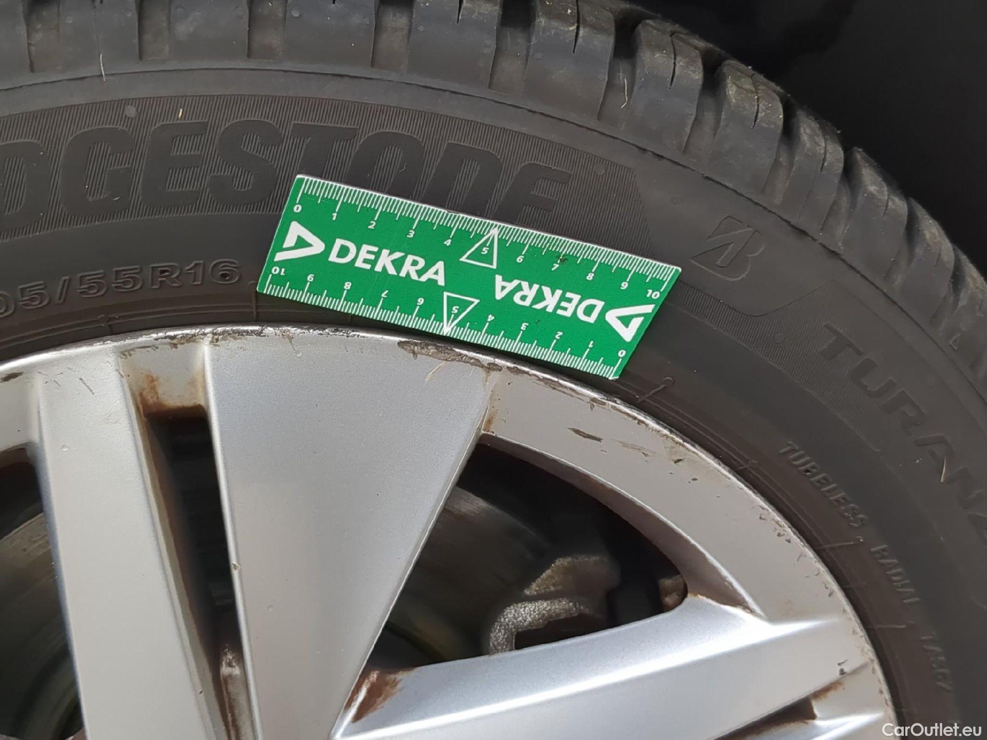  Volkswagen  Golf  VOLKSWAGEN / 2020 / 5P / Berline 1.0 eTSI OPF 110 DSG7 Life Business 1st #8