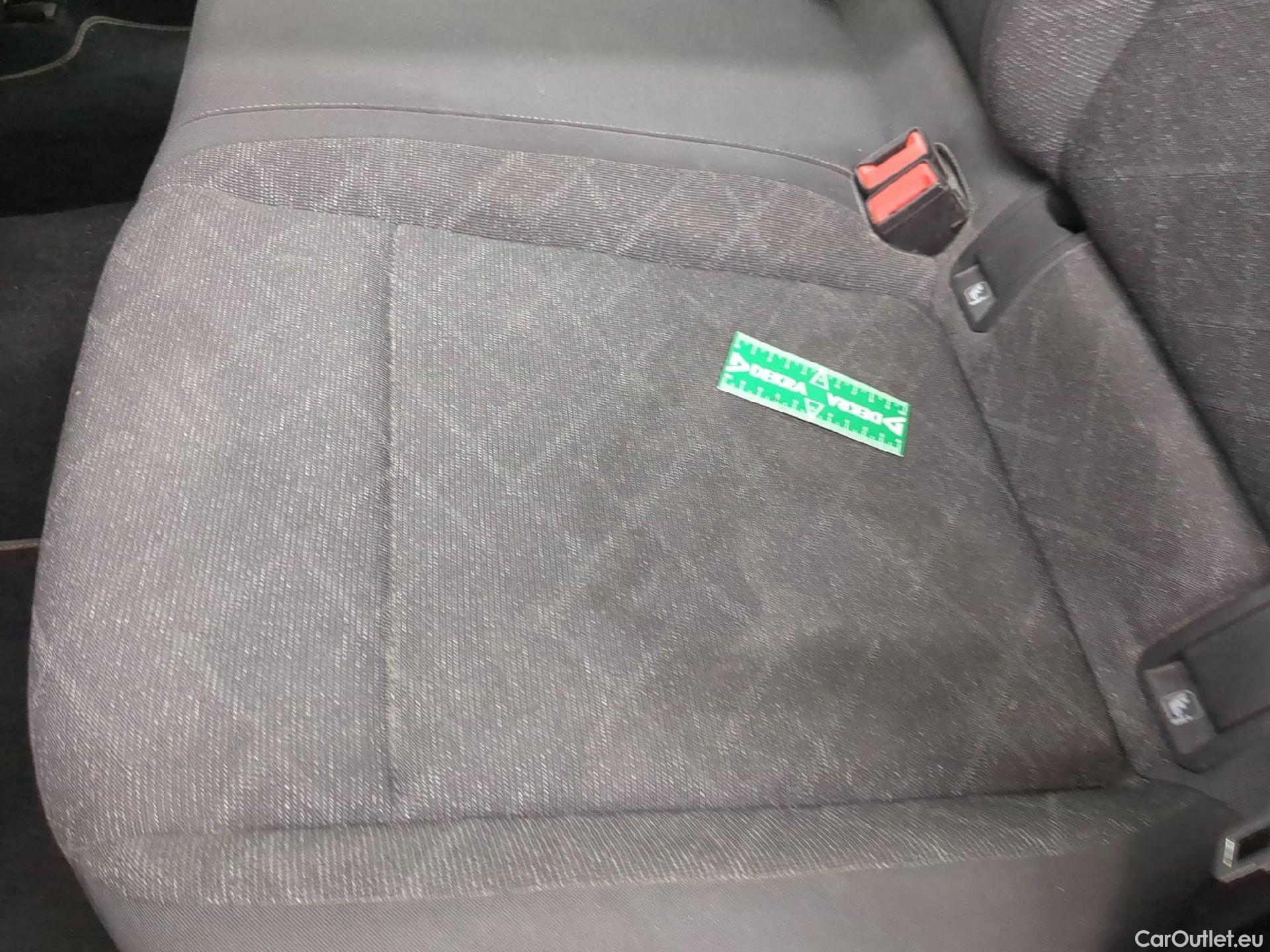  Volkswagen  Golf  VOLKSWAGEN / 2020 / 5P / Berline 1.0 eTSI OPF 110 DSG7 Life Business 1st #4