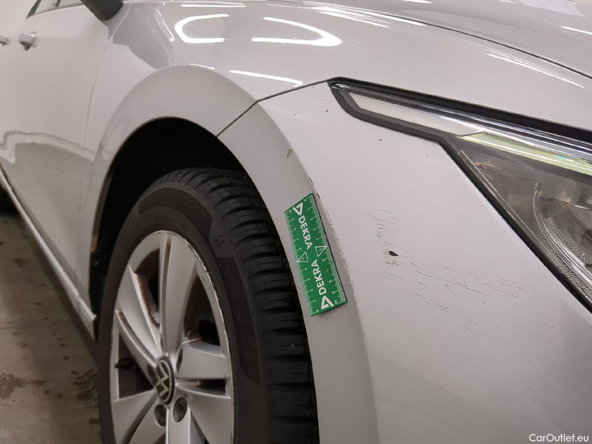  Volkswagen  Golf  VOLKSWAGEN / 2020 / 5P / Berline 1.0 eTSI OPF 110 DSG7 Life Business 1st #13