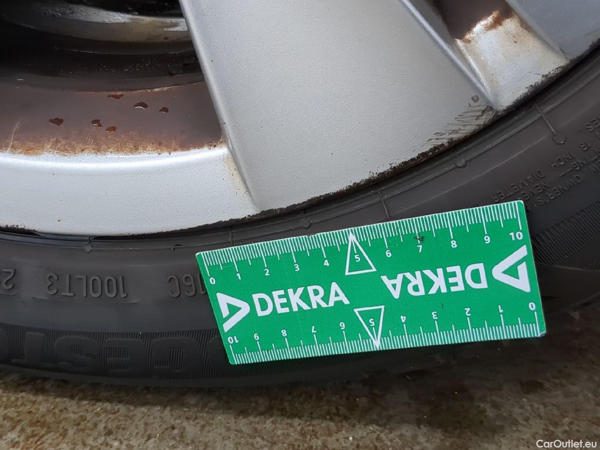  Volkswagen  Golf  VOLKSWAGEN / 2020 / 5P / Berline 1.0 eTSI OPF 110 DSG7 Life Business 1st #9