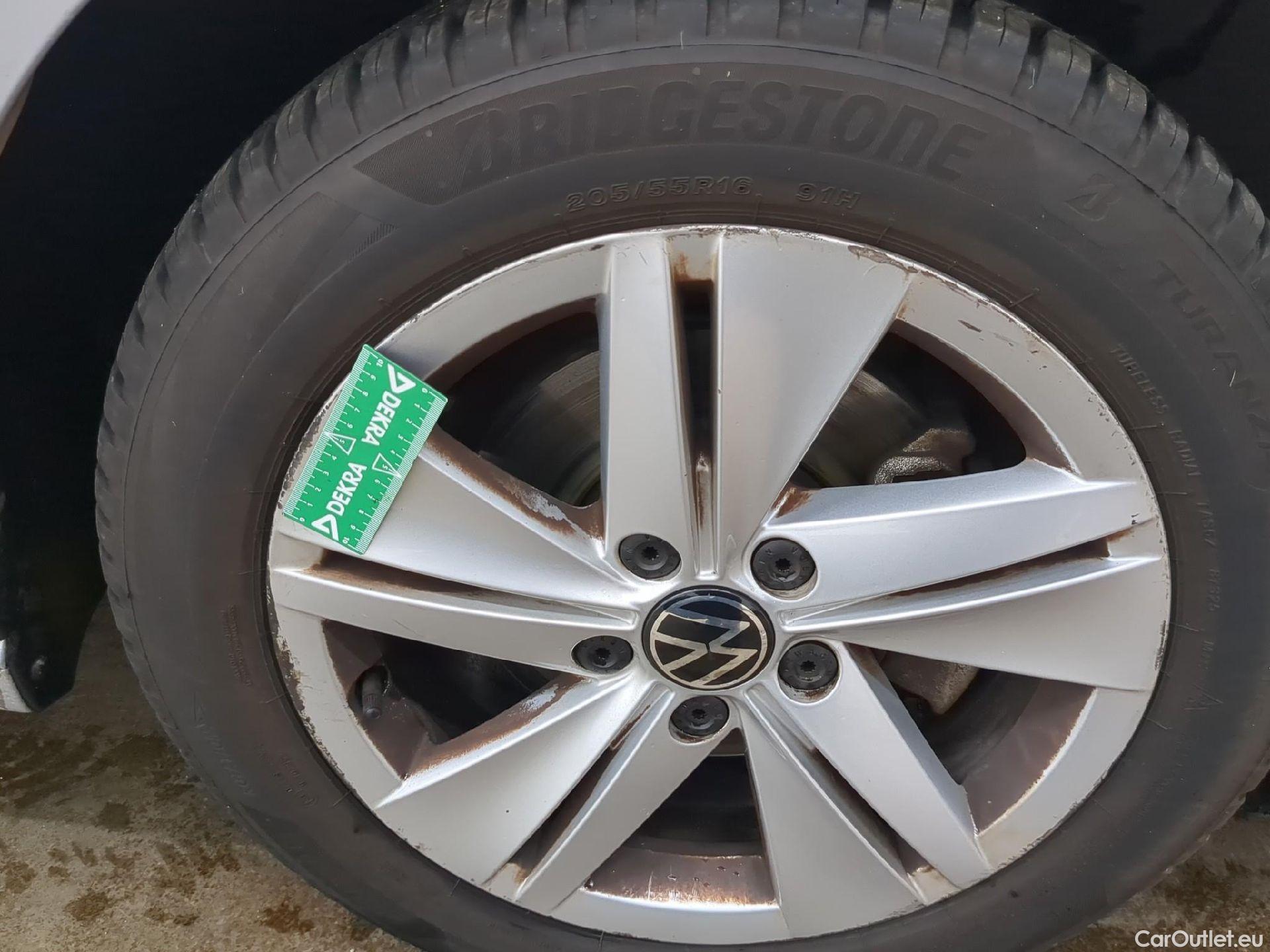  Volkswagen  Golf  VOLKSWAGEN / 2020 / 5P / Berline 1.0 eTSI OPF 110 DSG7 Life Business 1st #10