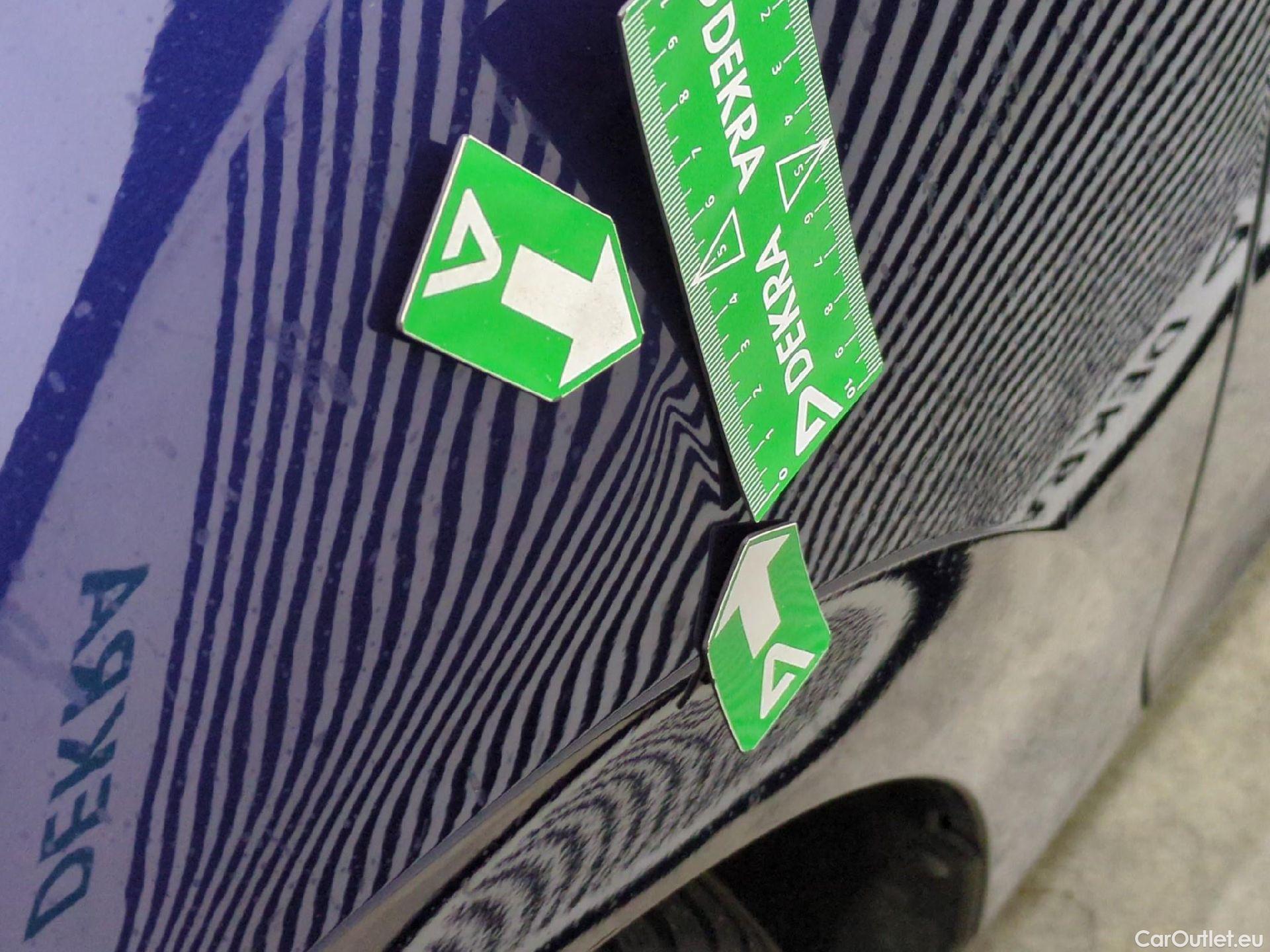  Volkswagen  Golf  VOLKSWAGEN / 2020 / 5P / Berline 2.0 TDI SCR 115 DSG7 Life Busi #18