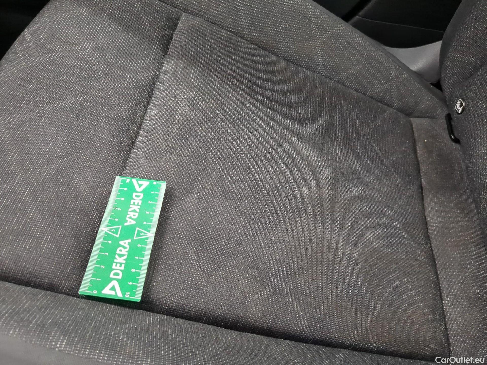  Volkswagen  Golf  VOLKSWAGEN / 2020 / 5P / Berline 1.0 eTSI OPF 110 DSG7 Life Business 1st #6