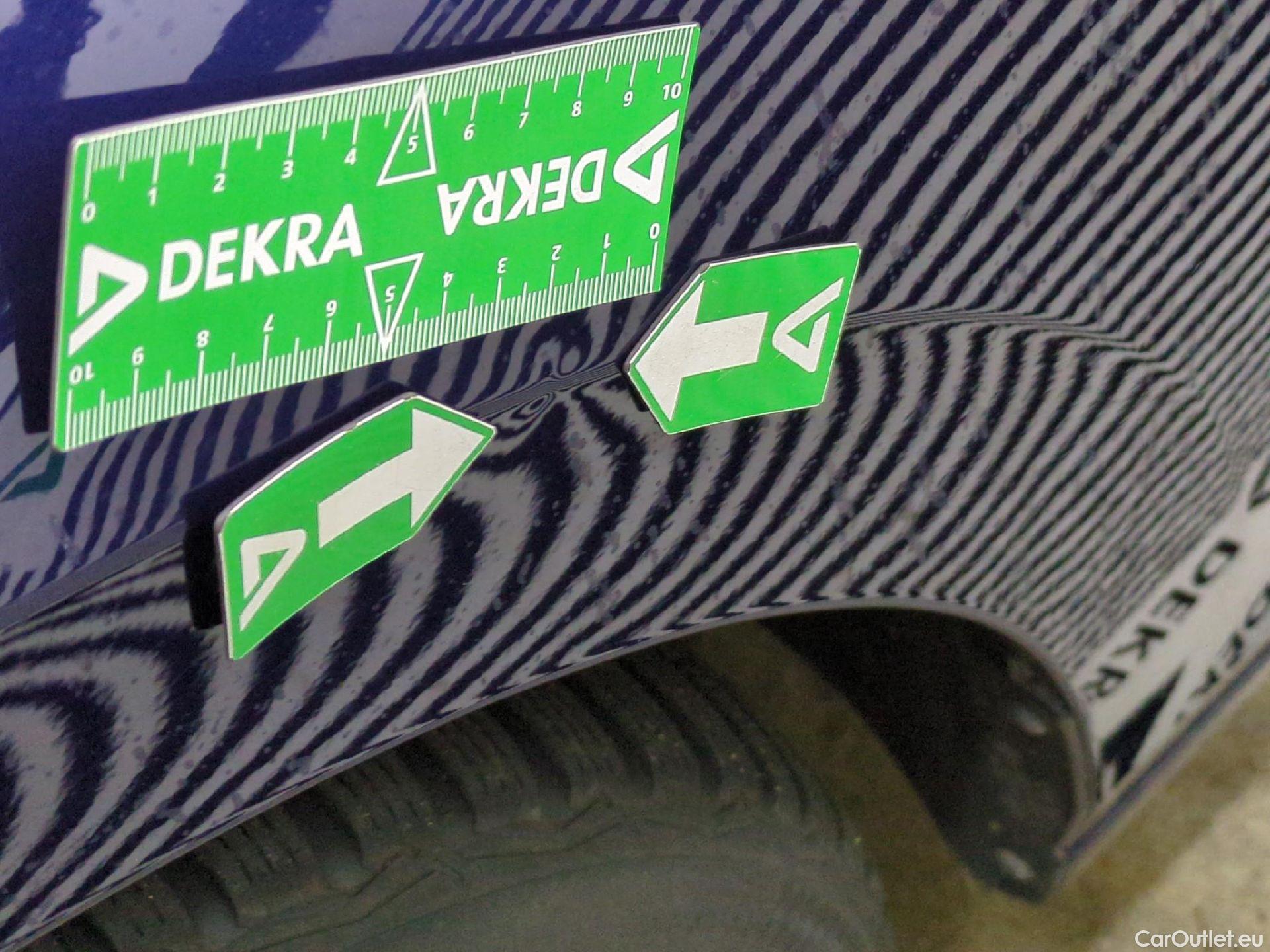  Volkswagen  Golf  VOLKSWAGEN / 2020 / 5P / Berline 2.0 TDI SCR 115 DSG7 Life Busi #16