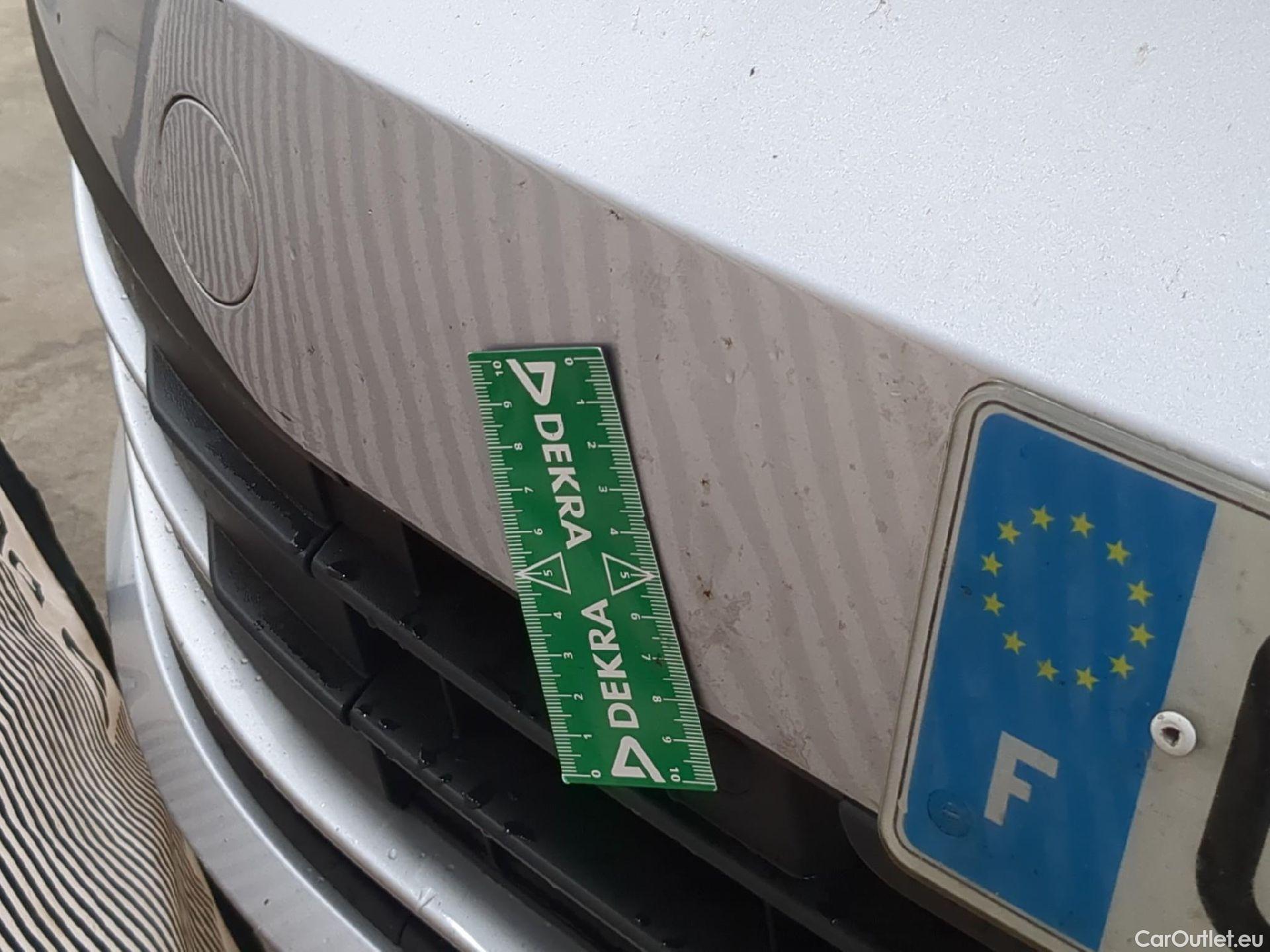  Volkswagen  Golf  VOLKSWAGEN / 2020 / 5P / Berline 1.0 eTSI OPF 110 DSG7 Life Business 1st #14