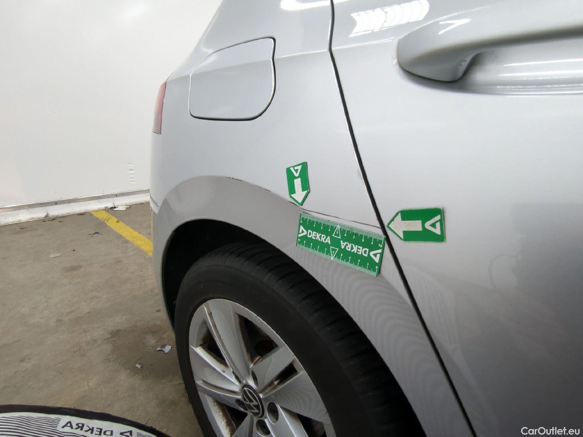  Volkswagen  Golf  VOLKSWAGEN / 2020 / 5P / Berline 1.0 eTSI OPF 110 DSG7 Life Business 1st #12