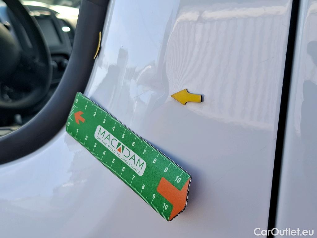  Renault  Trafic RENAULT  / 2019 / 4P / Fourgon tole NV FG GCF L2H2 1200 Energy dCi 145 #14