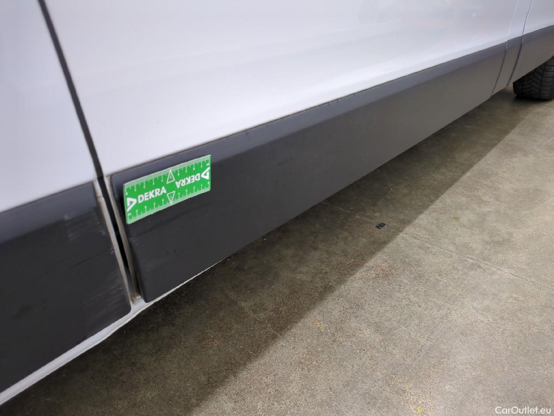  Renault  Trafic  Fourgon L2H1 3T Grand Confort 2.0 dCi 130CV BVM6 E6d #19