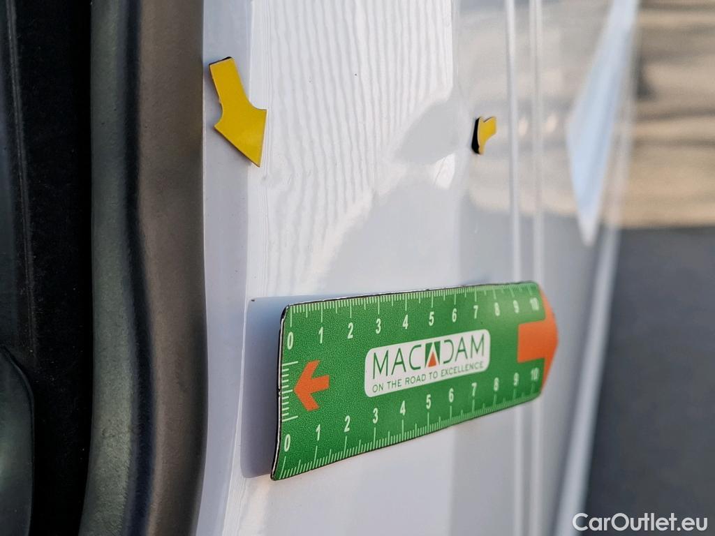  Renault  Trafic RENAULT  / 2019 / 4P / Fourgon tole NV FG GCF L2H2 1200 Energy dCi 145 #16