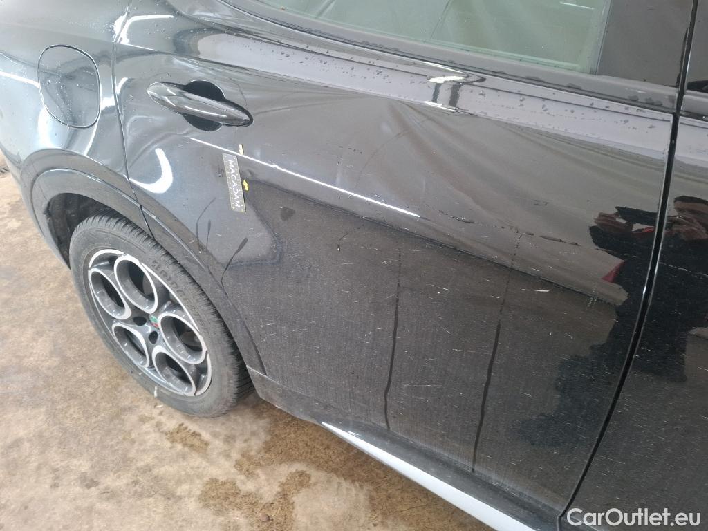  Alfa Romeo  TONALE ALFA ROMEO  / 2022 / 5P / SUV 1.5T Hybrid 160 TCT7 Ti OPERATION STOCK #6