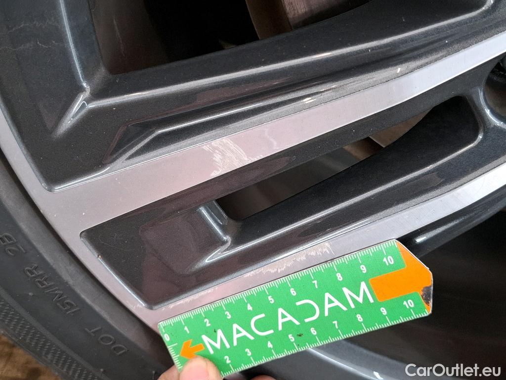  Bmw  Serie 1 BMW Série 1 / 2019 / 5P / Berline 116i Business Design #8