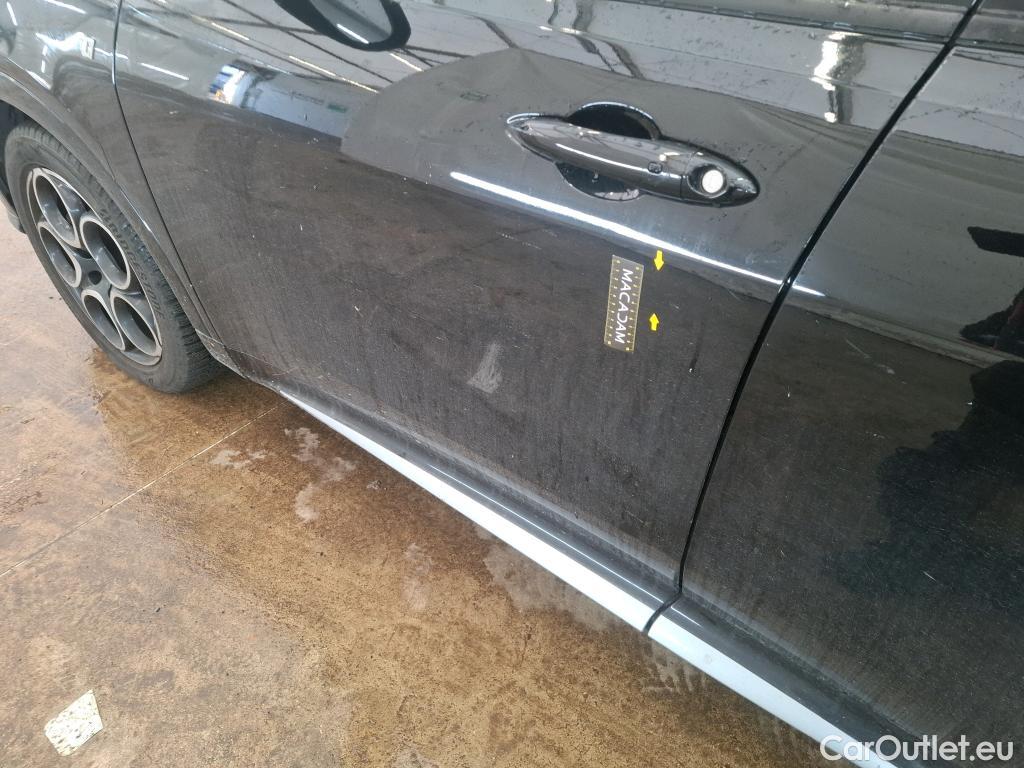  Alfa Romeo  TONALE ALFA ROMEO  / 2022 / 5P / SUV 1.5T Hybrid 160 TCT7 Ti OPERATION STOCK #3