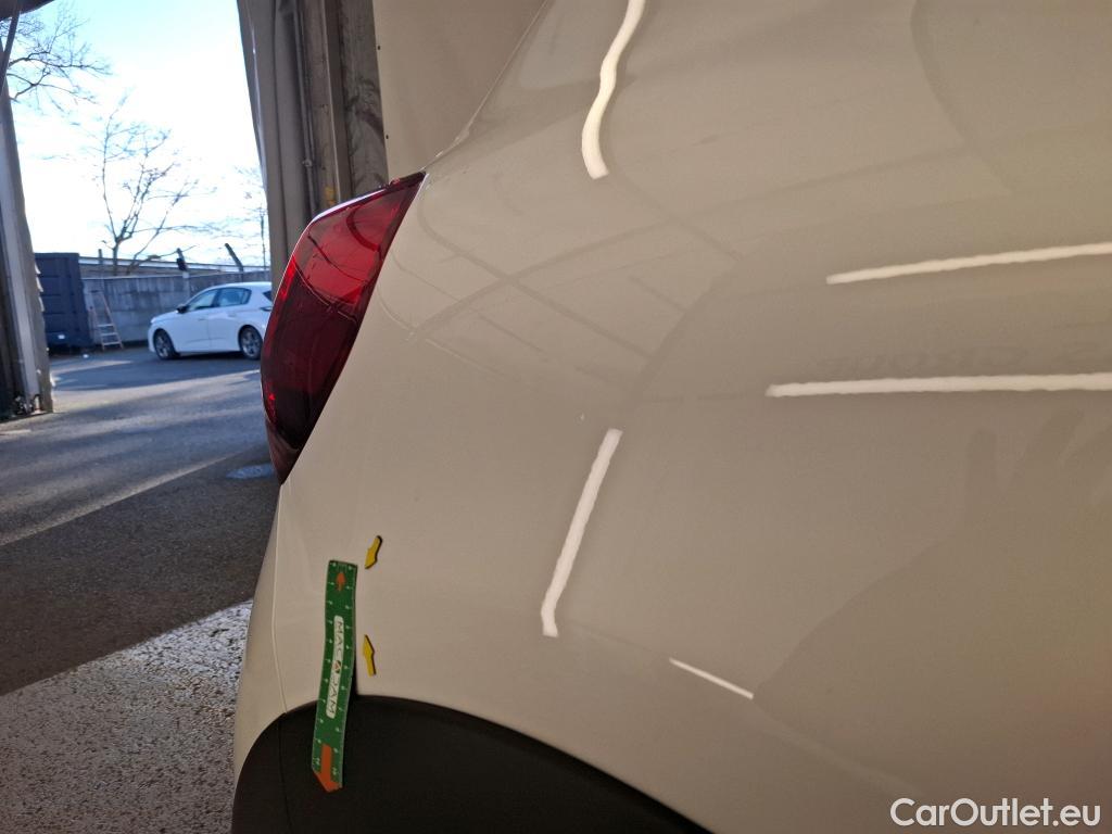  Citroen  C3  Shine 1.2 PureTech 80CV BVM5 6E #1